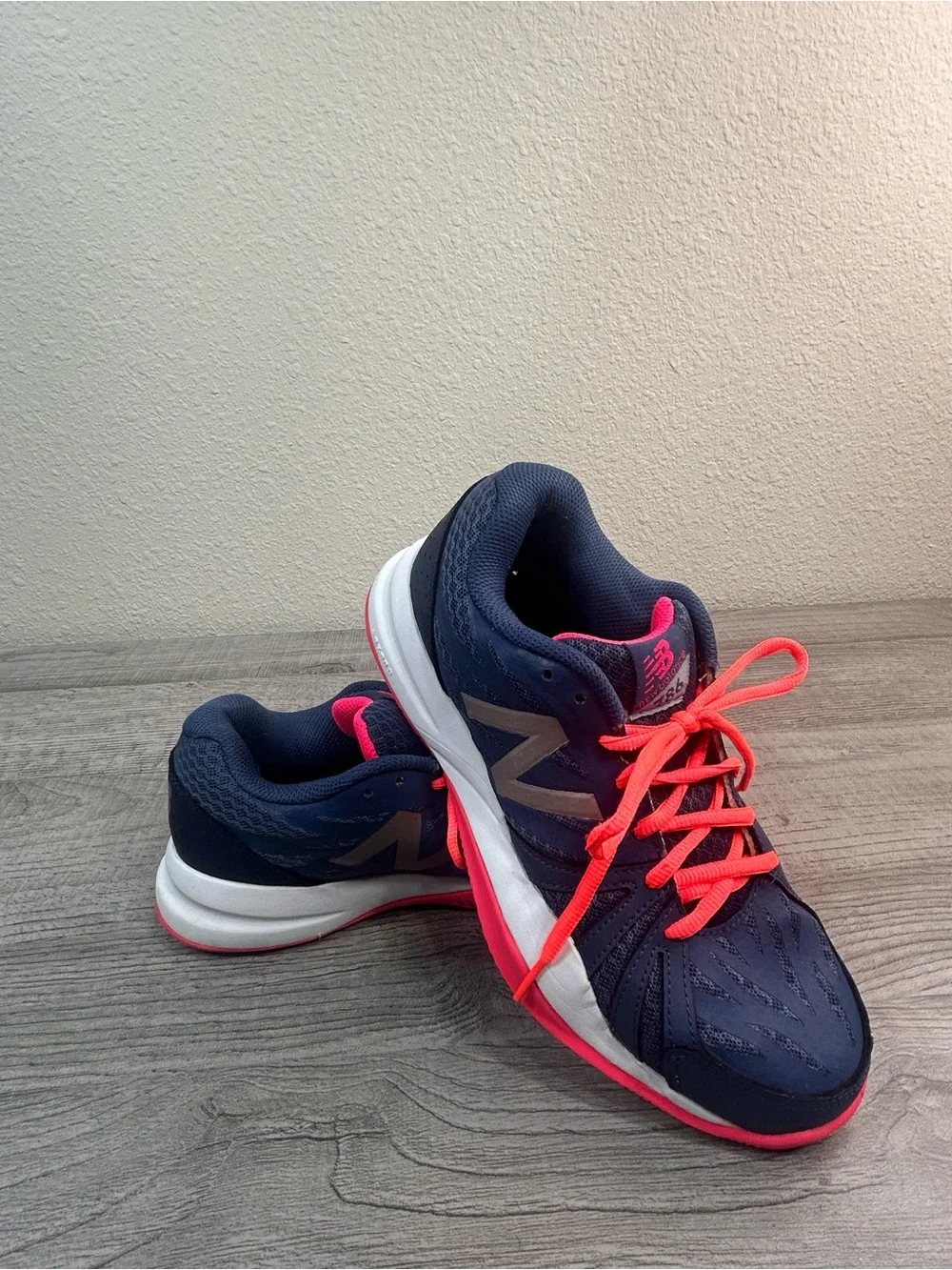 New Balance 696V4 Navy & Pink Running Sneakers Women’s Size 8.5